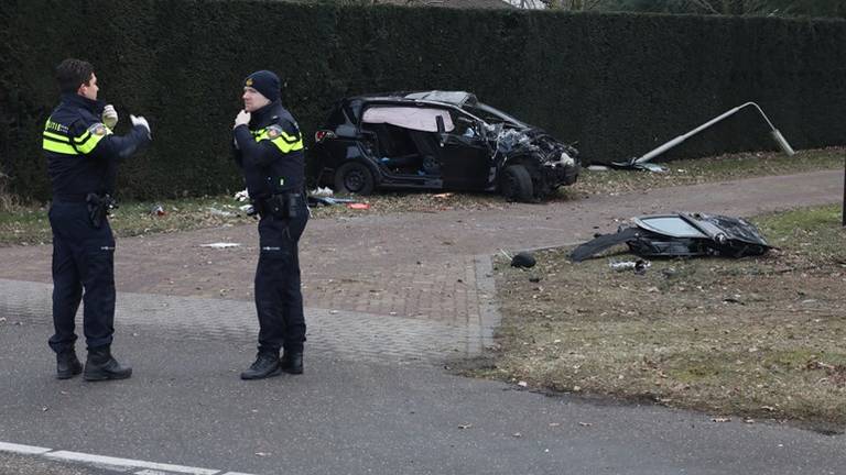 Het ongeluk gebeurde begin maart 2018 bij een rotonde in Geffen. (archieffoto: Gabor Heeres/SQ Vision)