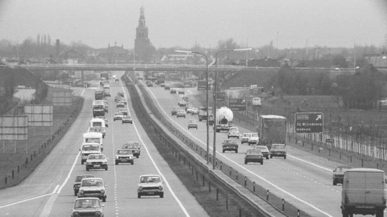 De snelweg A58 ging vroeger bij Etten-Leur over in de stoplichtenweg N58. (foto: Ben Steffen)