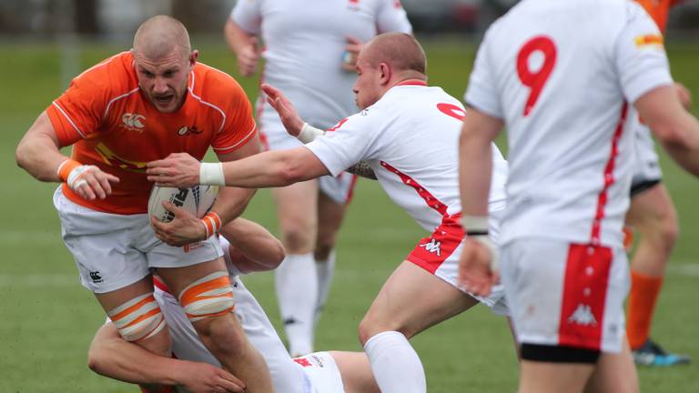 Dirk Danen in actie tegen Zwitserland. (Foto: Orangepictures)