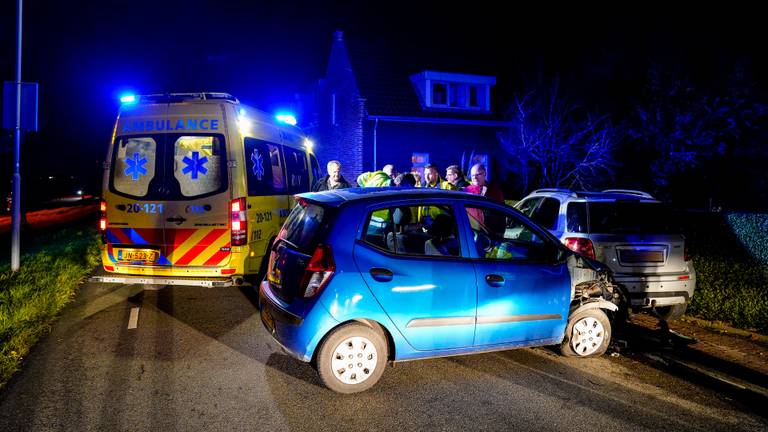 Diverse hulpdiensten kwamen ter plekke. (Foto: Marcel van Dorst / SQ Vision)