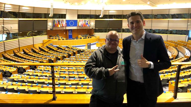 Bredanaars dj Janoesj en Tom Berendsen in het Europees Parlement. (Foto: Raoul Cartens)