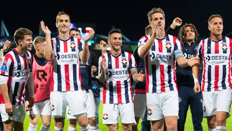 Willem II viert weer een overwinning met de fans (foto: Hollandse Hoogte).