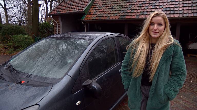 De auto van Emma van Boxtel werd volledig vernield.