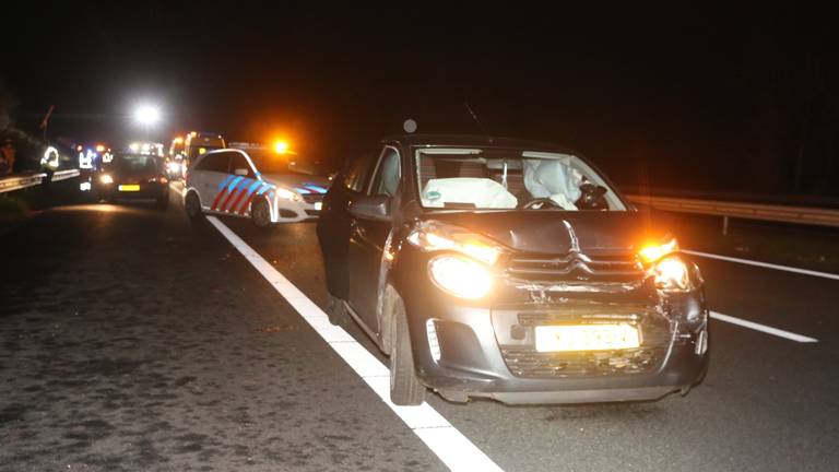 Choas op de A59 bij Heesch na meerdere ongevallen. (Foto: Meesters Multi Media)