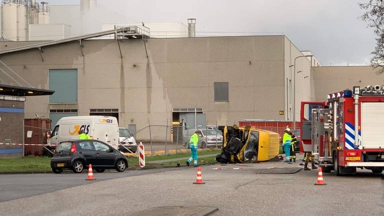 De twee busjes die bij het ongeluk betrokken waren (foto: Jack Brekelmans/Persburo BMS).