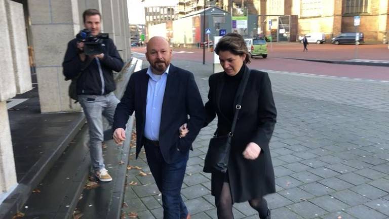 Marco Kroon komt samen met zijn vrouw aan bij de militaire rechtbank. Foto: Paul Post.