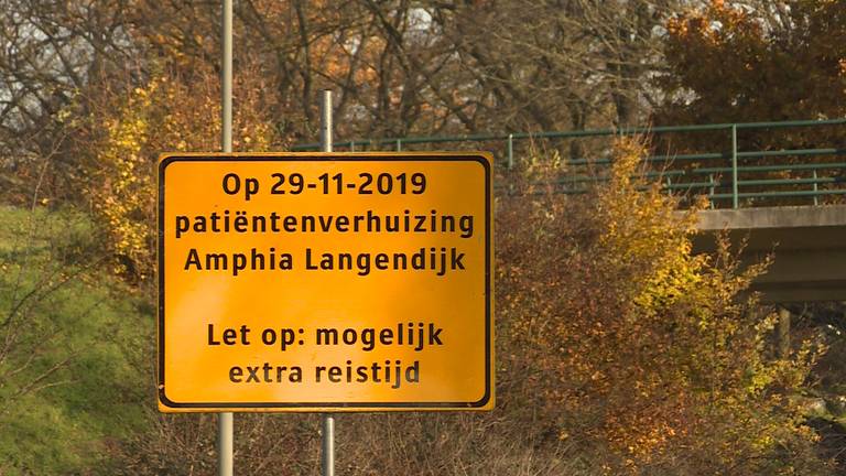 Op de Zuidelijke Rondweg wordt alvast gewaarschuwd voor de verhuisoperatie. (Foto: Raoul Cartens)