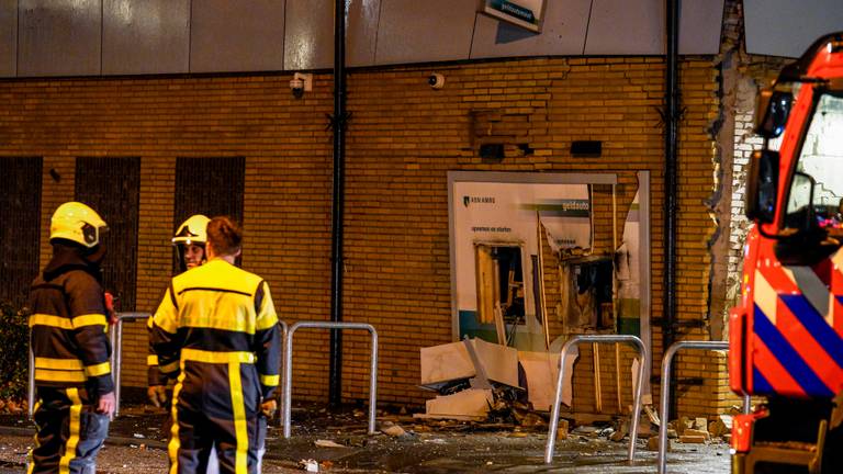 De muren van het winkelcentrum zijn ontzet. (Foto: Marcel van Dorst/SQ Vision)