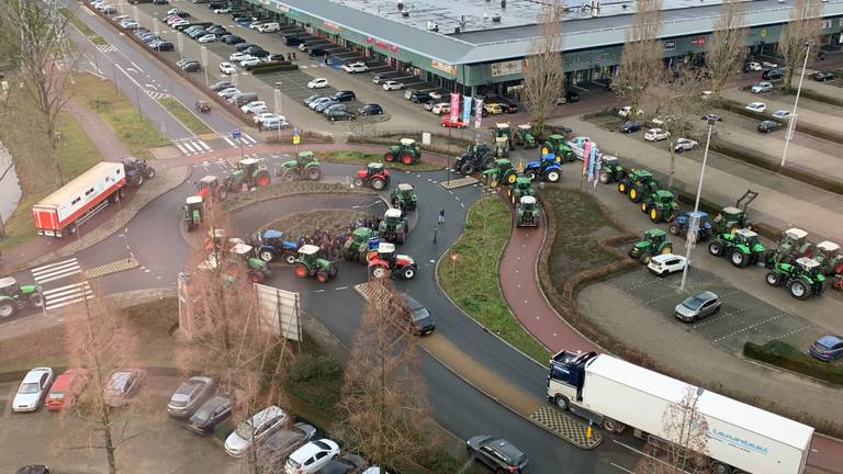 Grote drukte op het industrieterrein in Den Bosch. (Foto: Bart Meesters)