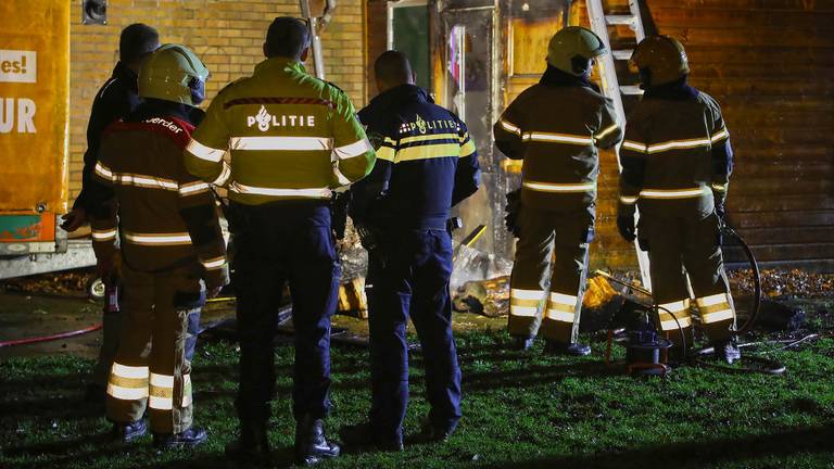 De schade aan de blokhut in Oss is aanzienlijk. (Foto: Gabor Heeres/SQ Vision)