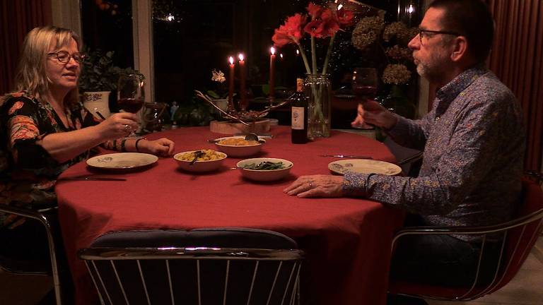 Jeroen en Marianne Bax hebben een 'Engelentafel' in Schijndel.