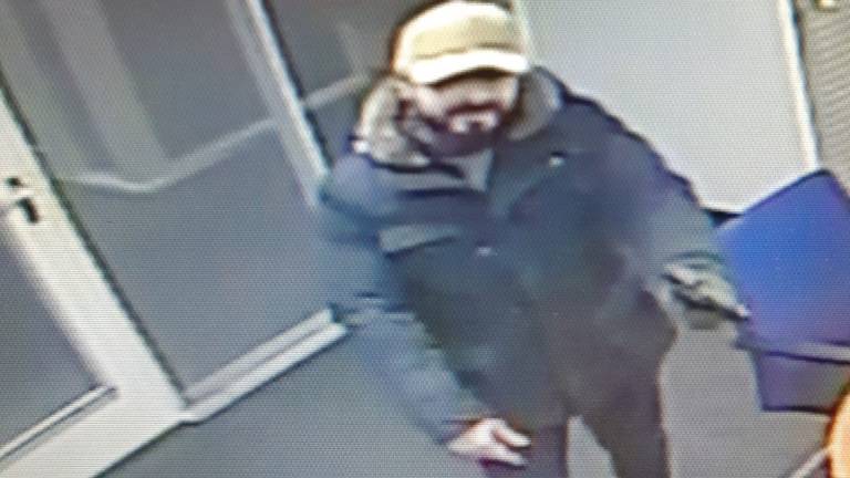 De man eiste goud en geld. (Foto: Politie)