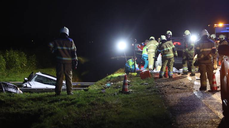 Er kwamen veel hulpdiensten naar het ongeluk aan de Bosschebaan. (Foto: Gabor Heeres/ SQ Vision)