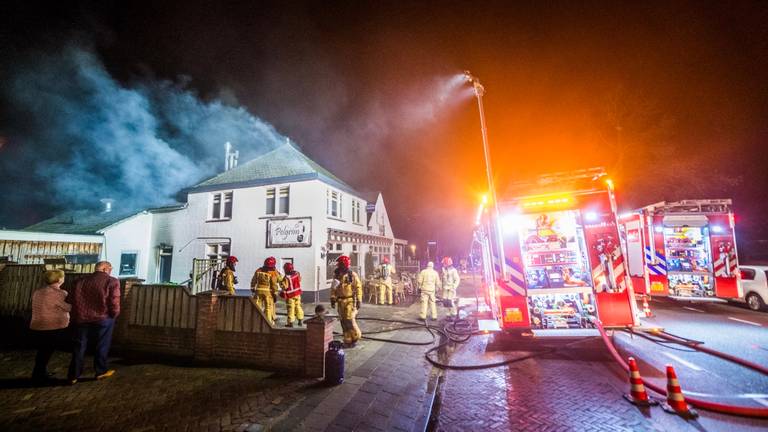 Na een geslaagde kerstdag brak er brand uit in restaurant De Pelgrim (foto: Sem van Rijssel/SQ Vision Mediaprodukties).