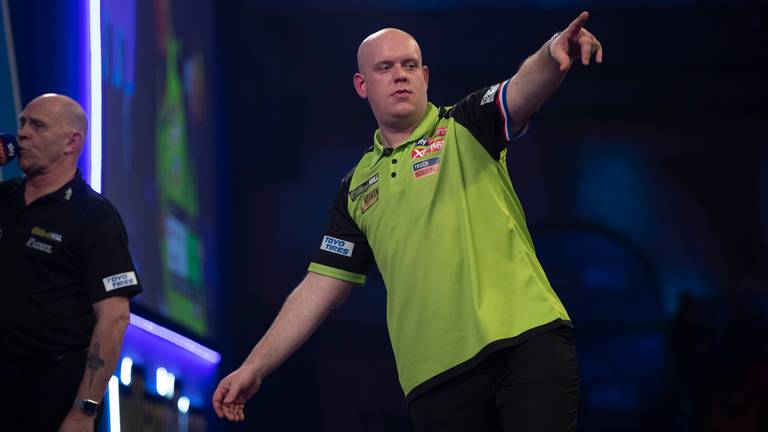 Michael van Gerwen blij met de winst op Stephen Bunting (foto: Lawrence Lustig / PDC)