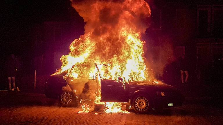 De zevende sloopauto die in brand werd gestoken. (Foto: Jurgen Versteeg/SQ Vision)