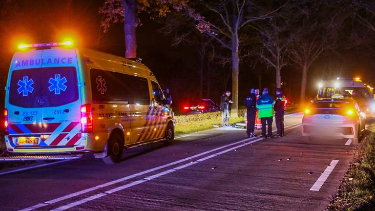 De man is zwaargewond naar het ziekenhuis gebracht. (Foto: Pim Verkoelen/SQ Vision)