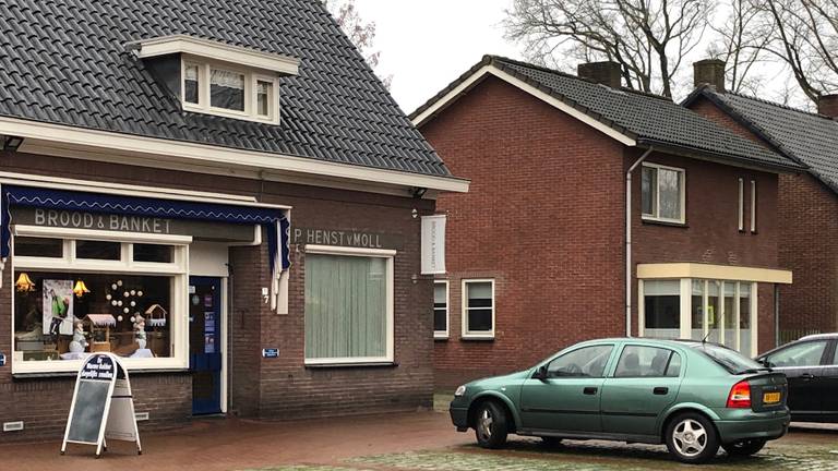 De auto voor de bakkerij in Vessem