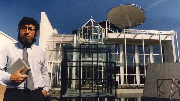 Chriet Titulaer bij het Huis van de Toekomst in Rosmalen. (archieffoto: ANP)