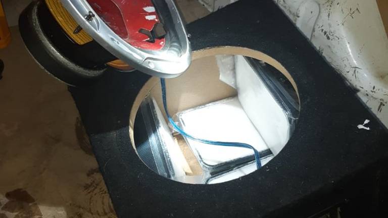 De amfetamine zat verstopt in een subwoofer. (Foto: Politie)