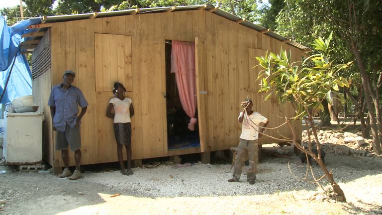 Een houten woning van Stichting Homeplan uit Breda op Haïti.