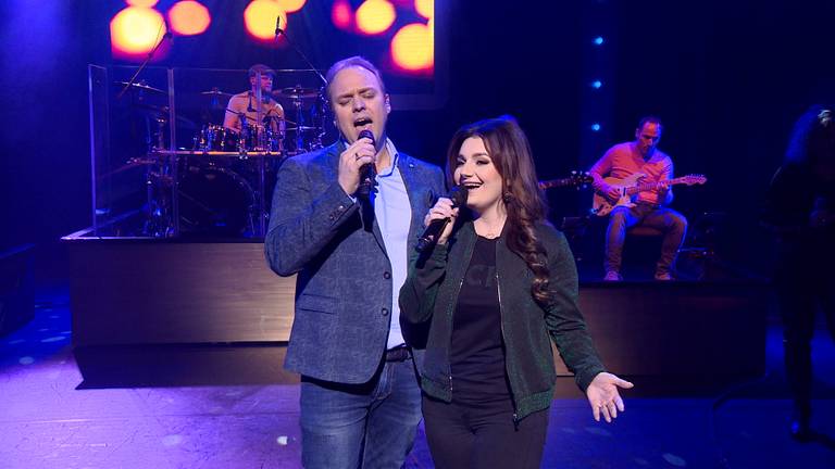 Frans Bauer zingt in de show ook een duet met Sieneke. (Foto: Omroep Brabant)