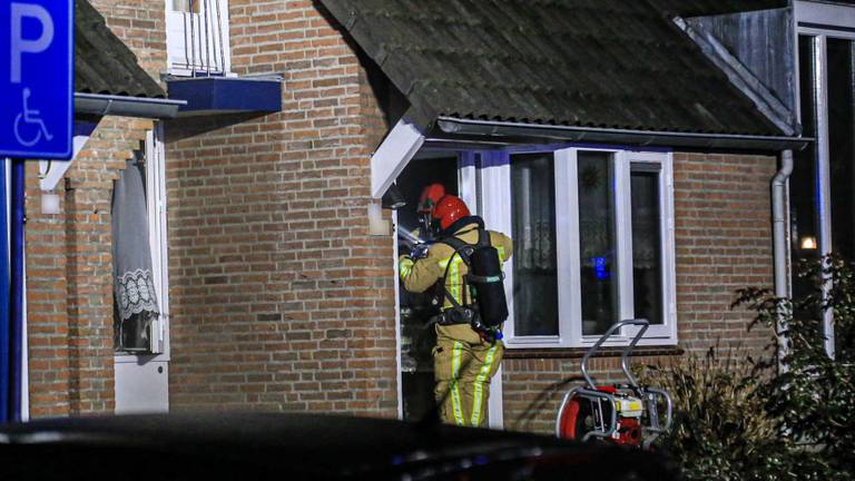 De brandweer had de brand in Gemert snel onder controle. (Foto: Harrie Grijseels)
