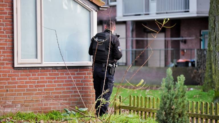 Onderzoek op de plek van de schietpartij. (Foto: Toby de Kort)