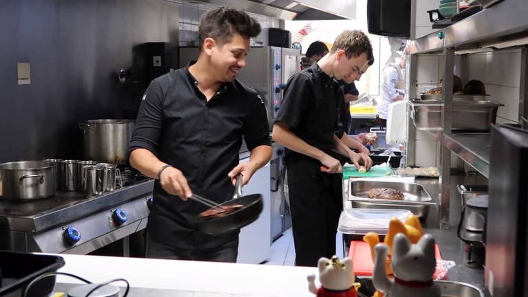 Jermain de Rozario in zijn eigen restaurant.