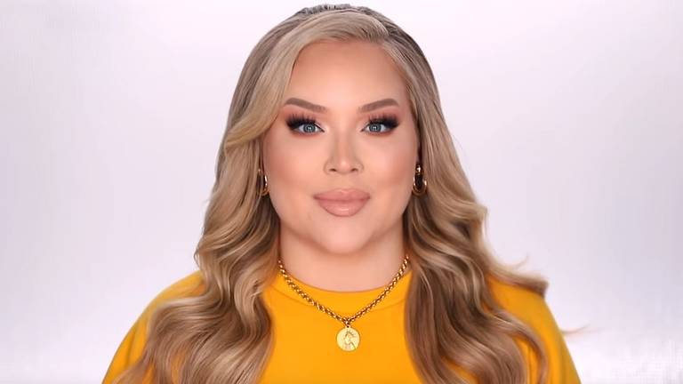 Nikkie de Jager vertelde dat ze transgender is (foto: NikkieTutorials / YouTube)