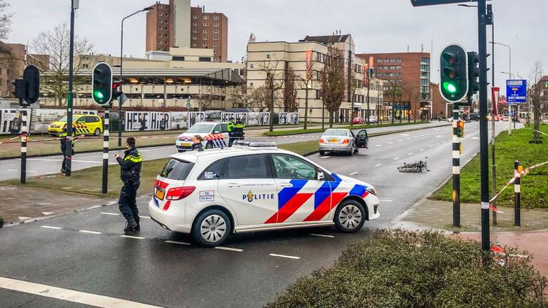 Het meisje werd aangereden door een grijze Mercedes. (Foto: Sem van Rijssel / SQ Vision)