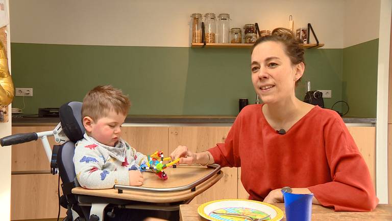 Magreet Schijvens en haar zoon Siebe.