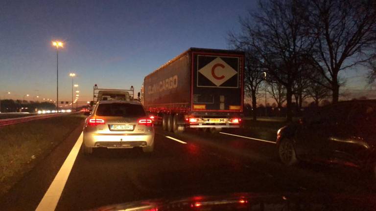 De vertraging op de A58 bedraagt meer dan een uur