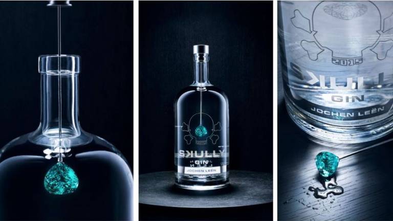 Een fles gin uit Goirle is de duurste ter wereld en kost 4,7 miljoen euro. (Foto: Skully Gin)