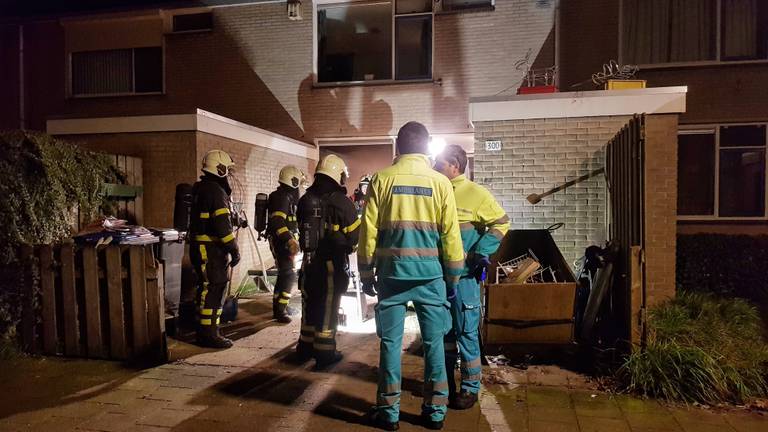 Vier honden overleefden de brand niet. (Foto: De Kort Media)