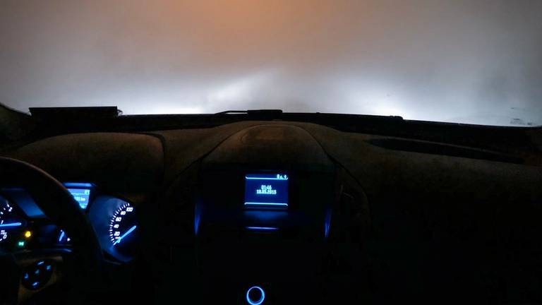 Extreem dikke mist in Beek en Donk tijdens nieuwjaarsnacht. (Foto: Sem van Rijsel)