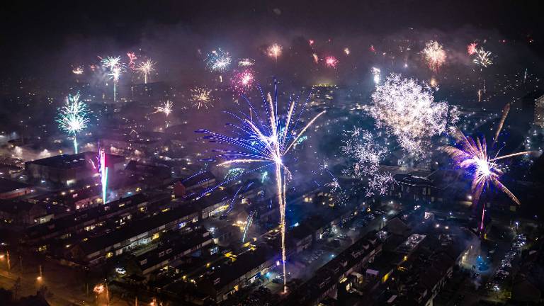 Vuurwerk boven Eindhoven (Foto: Rob Engelaar). 