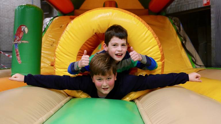 Springkussenfestijn valt in de smaak (foto's: Lobke Kapteijns).