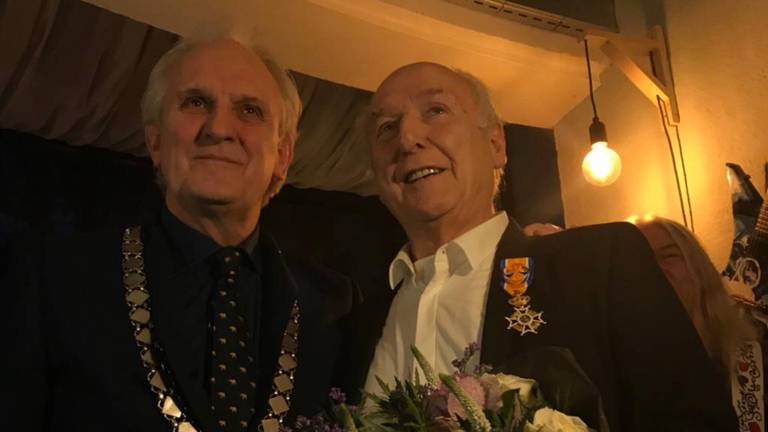 Peter Koelewijn (rechts ) met burgemeester Pieter Broertjes (foto: Omroep Max).