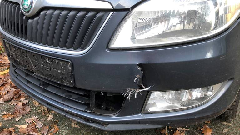 Schade aan de auto van Ans. (Foto: Ans van Horne)
