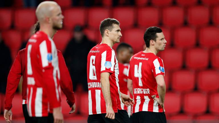 Teleurstelling op de gezichten van Hendrix, Schwaab en Viergever na afloop van PSV-FC Twente. (Foto: Hollandse Hoogte)