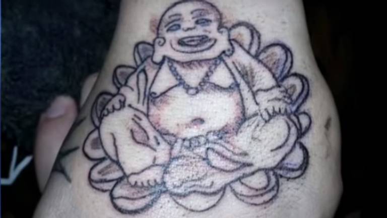 Onvoltooide tatoeage door Corné van de Luijtgaarden (beeld: Opgelicht?!)