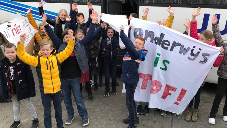 Juf Roos en haar leerlingen voeren actie