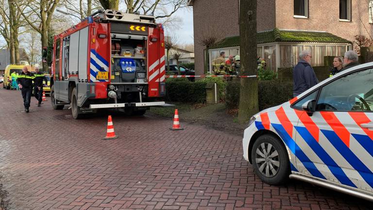 De brand vond plaats in een huis aan de Deutersestraat in Cromvoirt. (Foto: Bart Meesters)