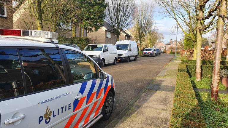 Politiewagens in de Vossenheuvel (foto: Collin Beijk).