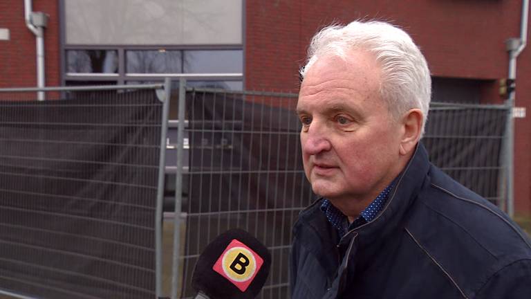 Buurman Piet Kerssens heeft de agenten binnengelaten