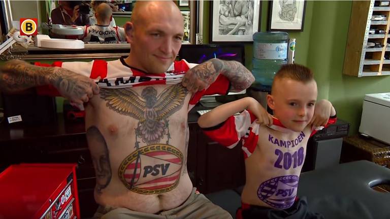 Cristiano en zijn vader met hun PSV-tattoos