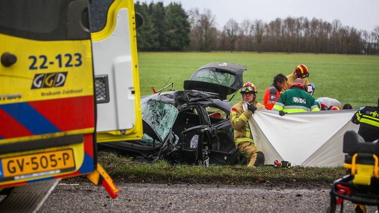 Het ongeluk gebeurde op de Meijelseweg in Asten. (Foto: Pim Verkoelen)