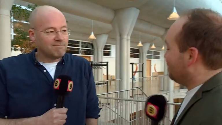 Verslaggever Willem-Jan Joachems (l) en Noël van Hooft (r) over Operatie Alfa.