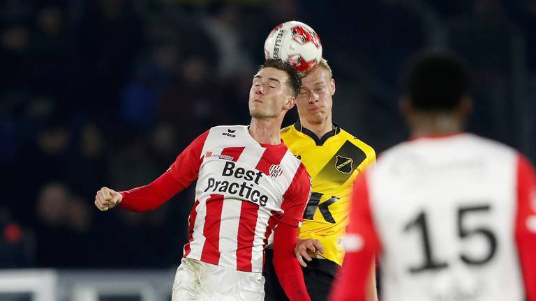 Dennis van der Heijden bij zijn TOP Oss-debuut tegen NAC (foto: Hollandse Hoogte).